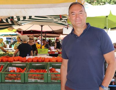 Märktestadtrat Eustacchio freut sich über den neuen Markttag am Hofbauerplatz © Leitner Märktestadtrat Eustacchio freut sich über den neuen Markttag am Hofbauerplatz © Leitner