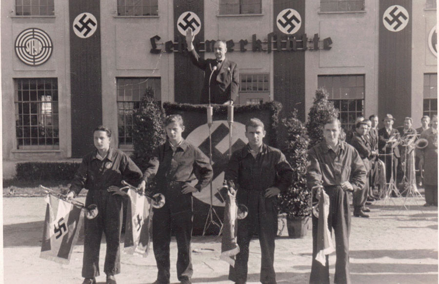 Großappell im Puchwerk am 13.10.1942 vor Gauleiter-Stellvertreter, Gauobmann Dr. Portschy. 