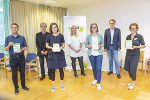 Gesundheitsstadtrat Robert Krotzer, Rettet das Kind-Geschäftsführer Leo Payr, Doris Klug (GO-ON Graz), Projektleiterin Sigrid Krisper, Sozialausschussvorsitzende Anna Hopper, GFSG-Geschäftsführer Günter Klug und Sigrid Bertha (GO-ON Graz) – v.l.n.r. © Stadt Graz/Fischer Gesundheitsstadtrat Robert Krotzer, Rettet das Kind-Geschäftsführer Leo Payr, Doris Klug (GO-ON Graz), Projektleiterin Sigrid Krisper, Sozialausschussvorsitzende Anna Hopper, GFSG-Geschäftsführer Günter Klug und Sigrid Bertha (GO-ON Graz) – v.l.n.r.