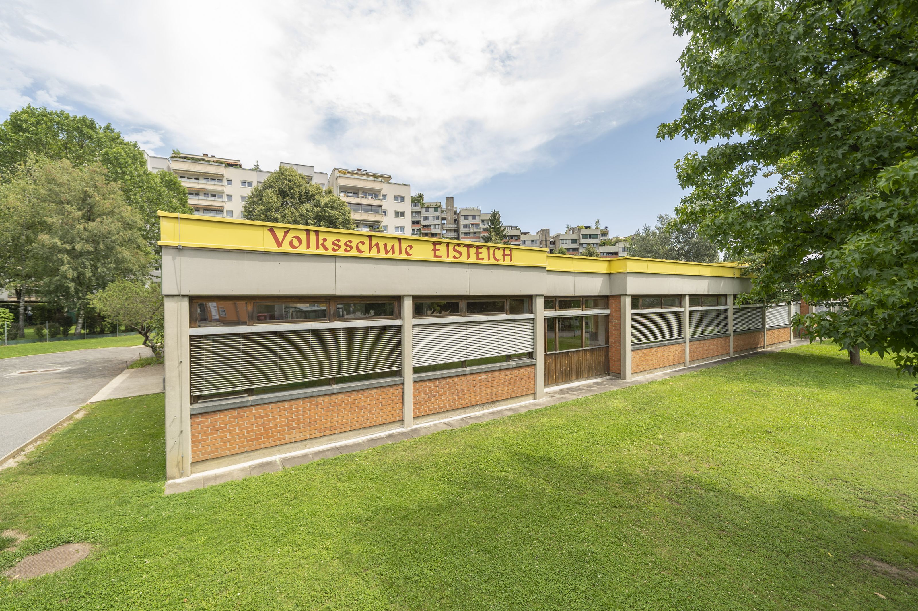 Volksschule Eisteich - Gebäudeansicht