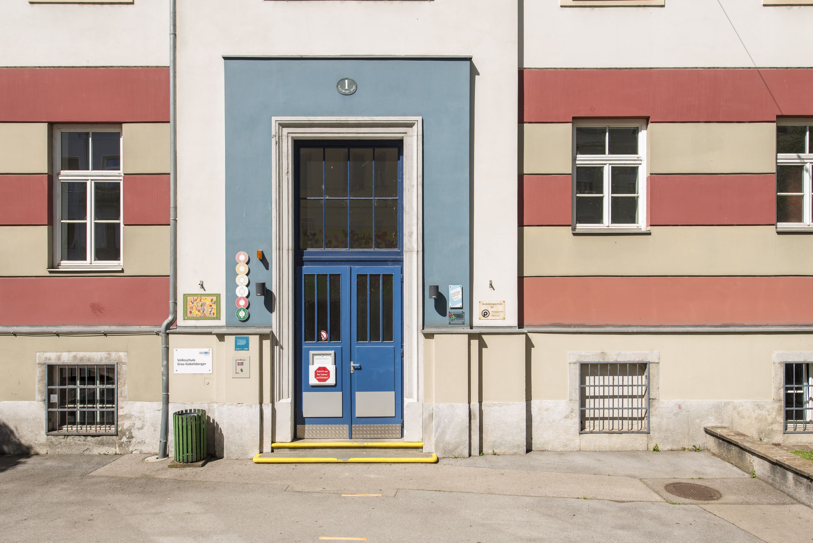 Volksschule Gabelsberger - Eingang