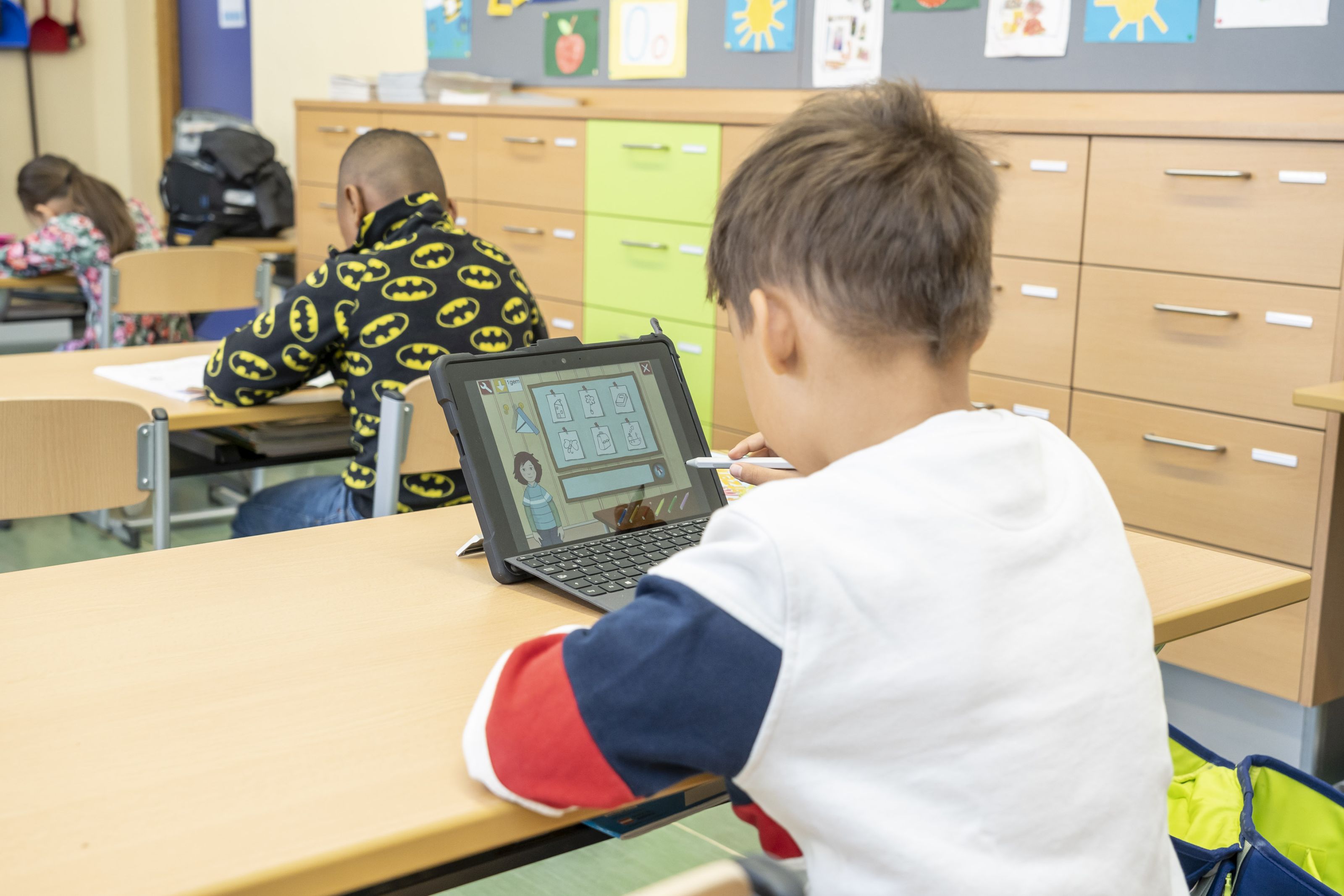 Volksschule Geidorf - Kinder im Klassenraum