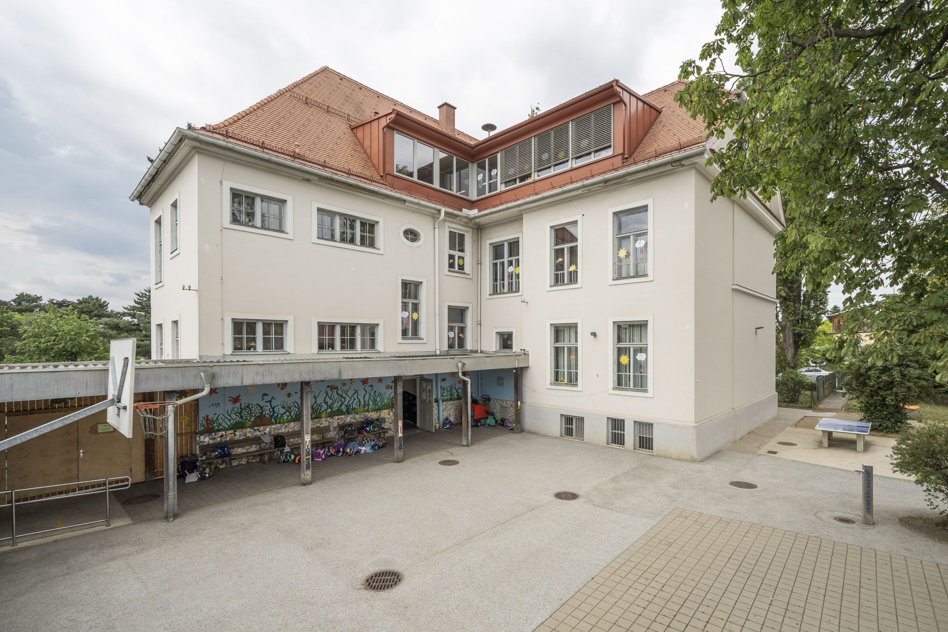 Volksschule Liebenau - Schulhof