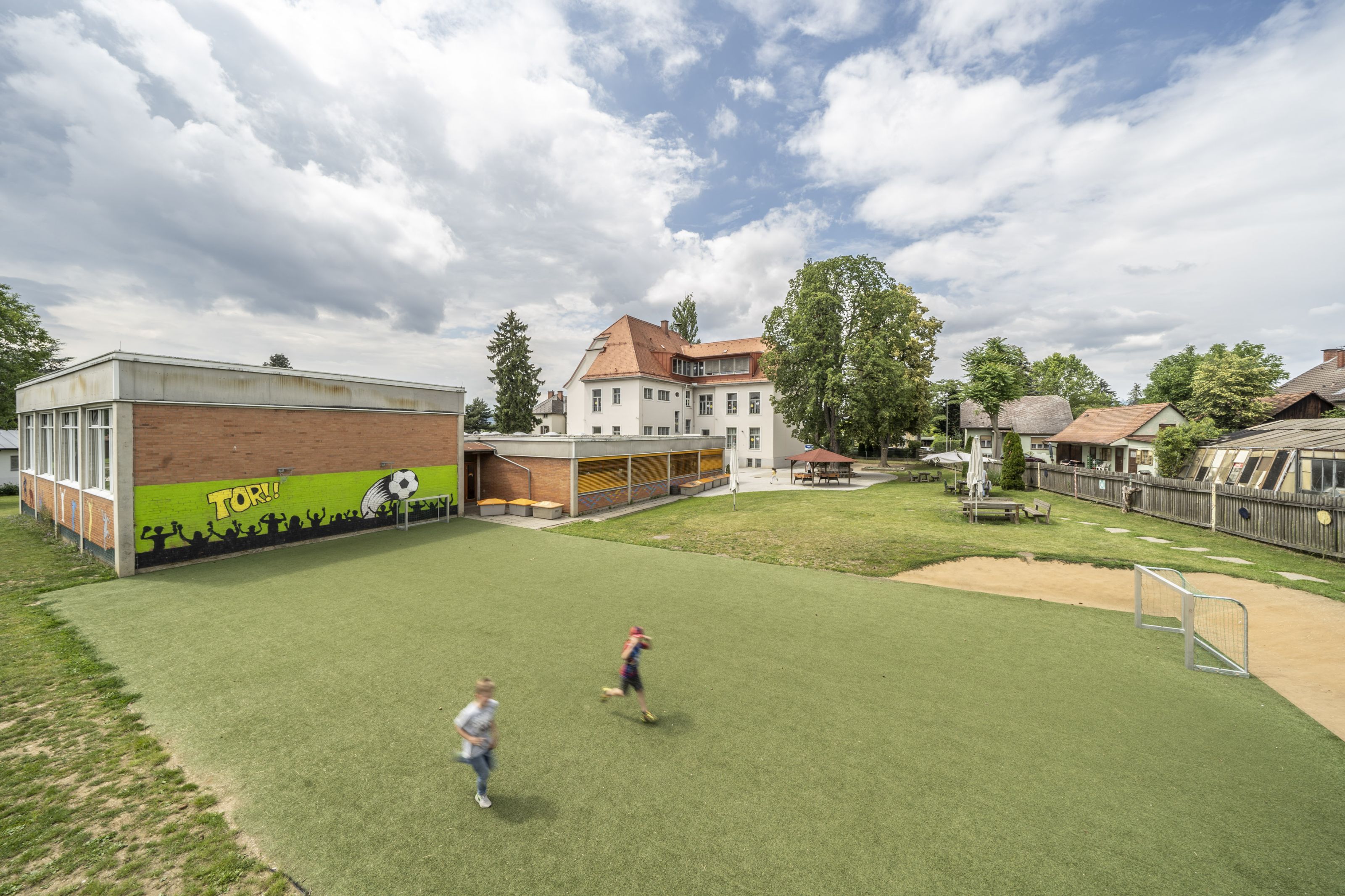 Volksschule Liebenau - Sportplatz