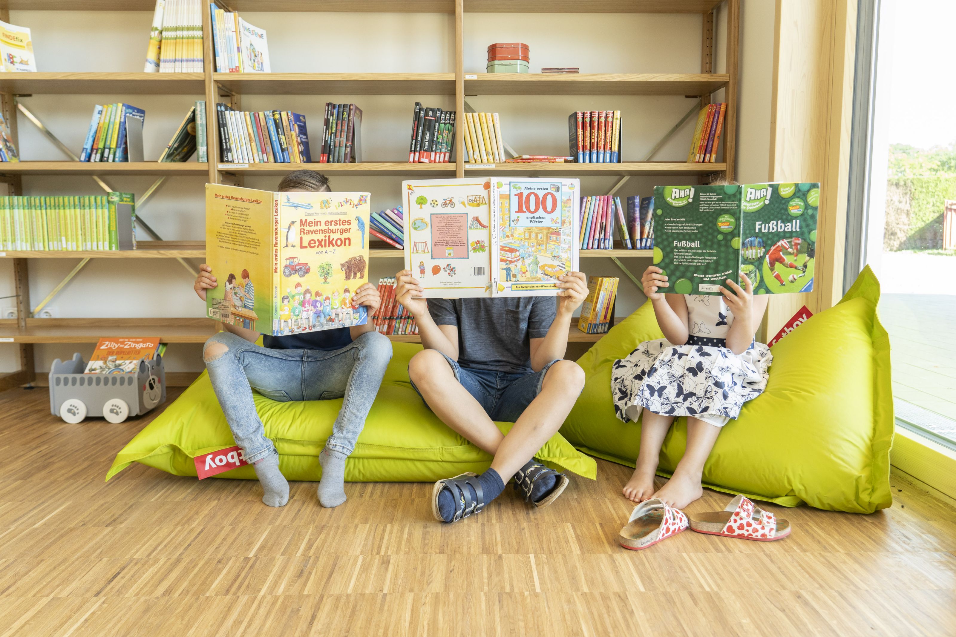Volksschule Murfeld - Kinder beim Lesen