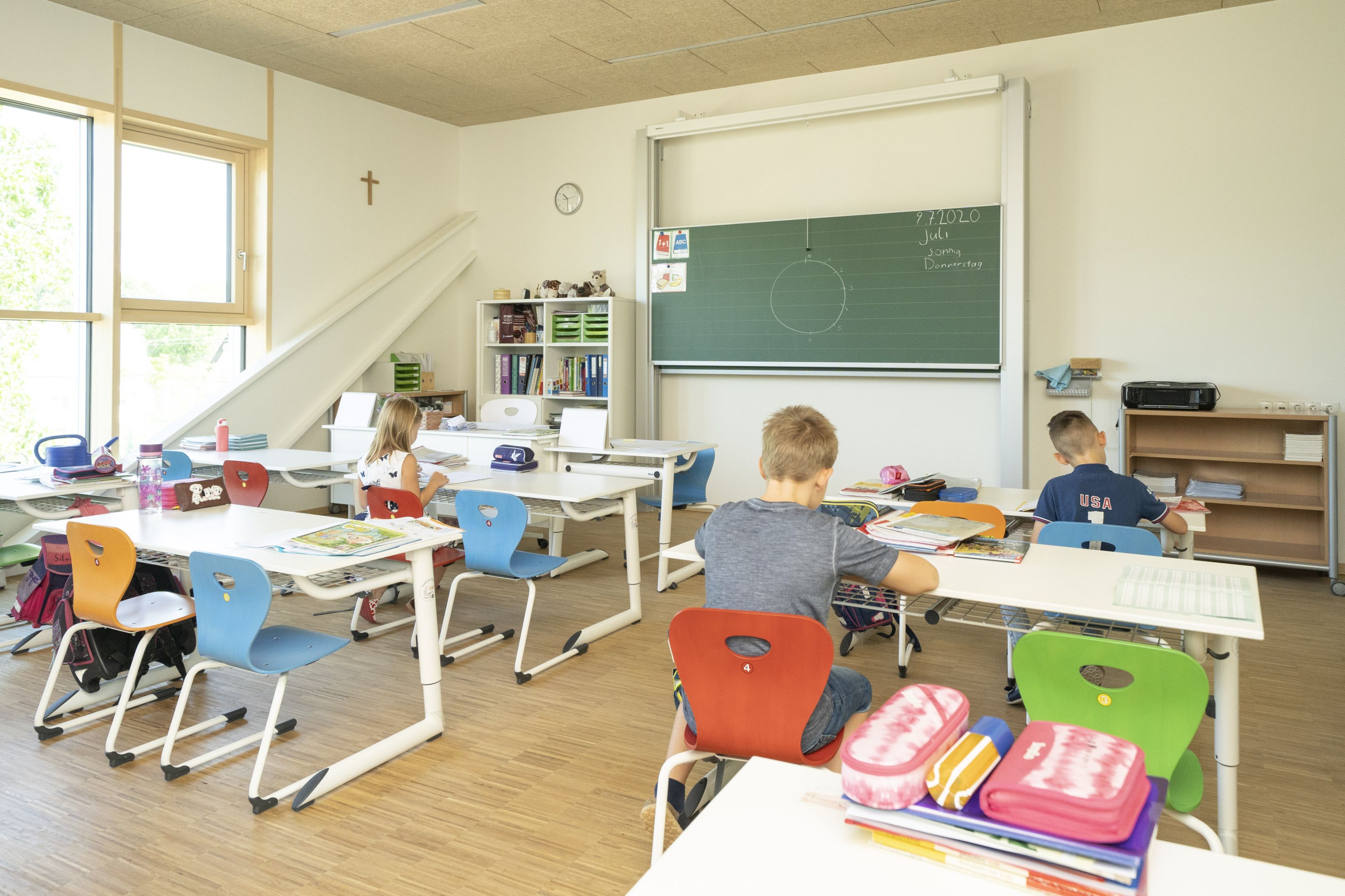 Volksschule Murfeld - Schüler im Klassenraum