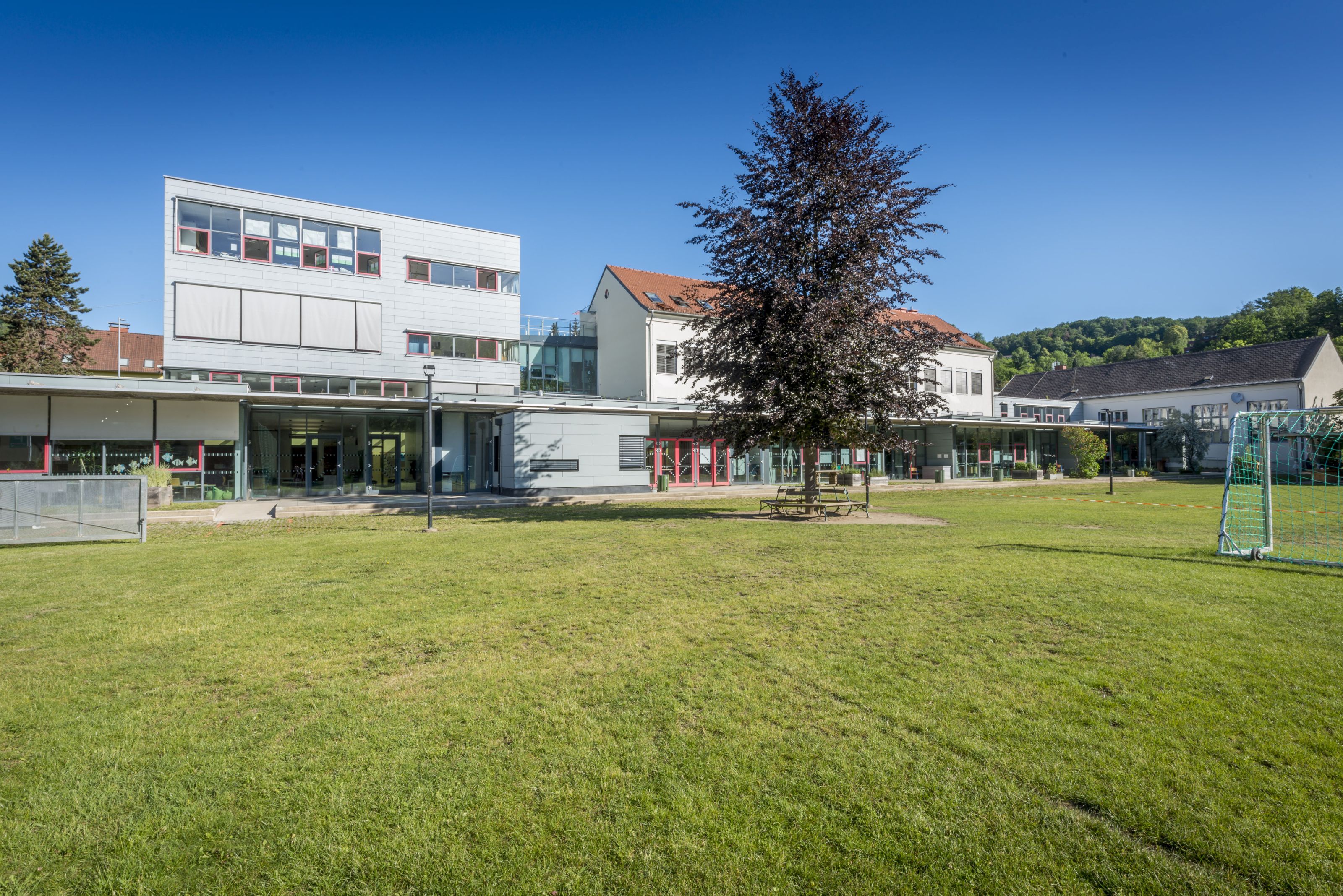 Volksschule St. Johann - Sportplatz