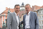 Bürgermeister Siegfried Nagl und Graz-Tourismuschef Dieter Hardt-Stremayr lassen mit einem neuen interaktiven Erlebnis-Guide aufhorchen. © Graz Tourismus/Harry Schiffer Bürgermeister Siegfried Nagl und Graz-Tourismuschef Dieter Hardt-Stremayr lassen mit einem neuen interaktiven Erlebnis-Guide aufhorchen. © Graz Tourismus/Harry Schiffer