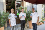 Im Ristorante Galliano liegen die Bierdeckel bereits auf. Am Foto: Ishak Ceylan, Robert Krotzer, Bahrooz Hamah-Said © Stadt Graz/Fischer Im Ristorante Galliano liegen die Bierdeckel bereits auf. Am Foto: Ishak Ceylan, Robert Krotzer, Bahrooz Hamah-Said