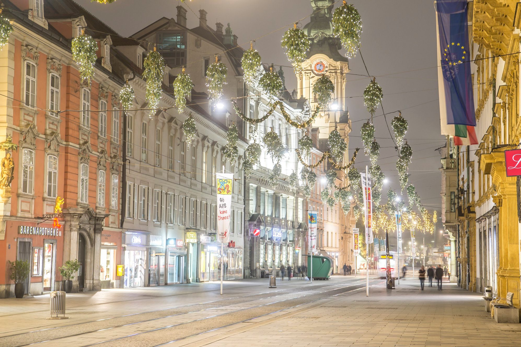 Die Innenstadt erleuchtet traditionell kurz vor Weihnachten.