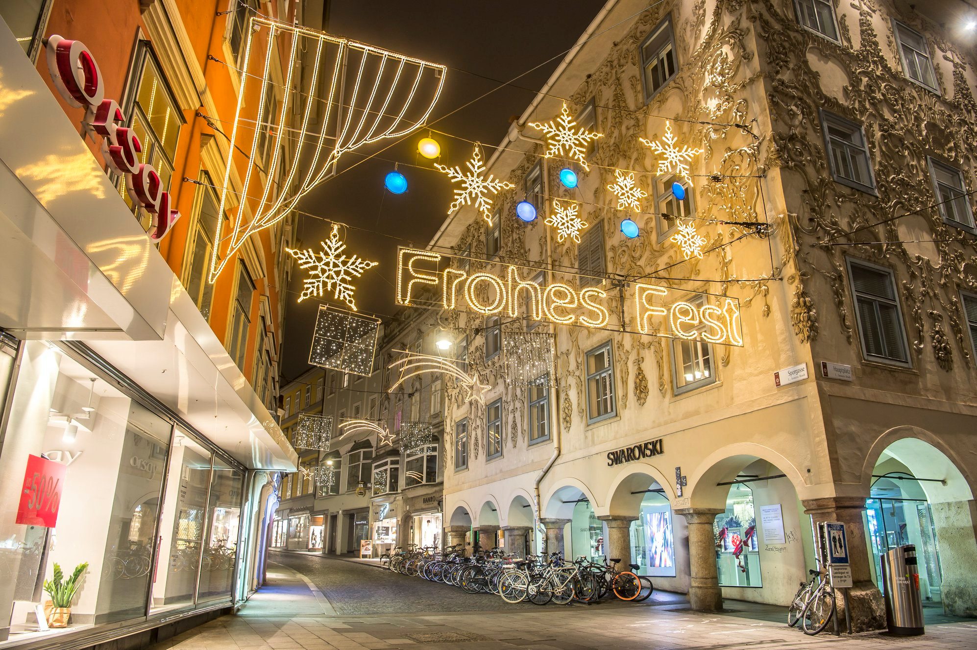 Die Innenstadt erleuchtet traditionell kurz vor Weihnachten.