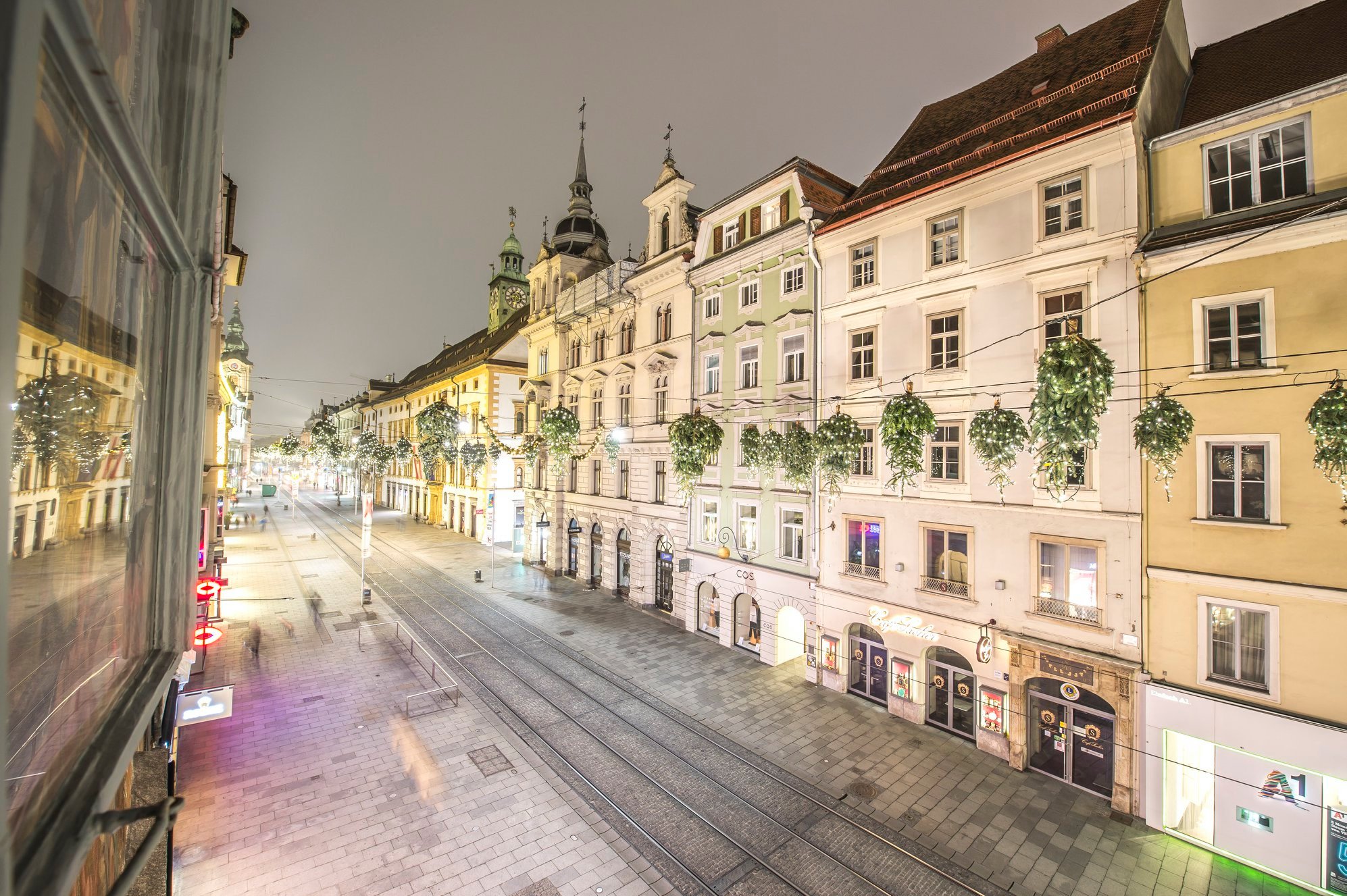 Die Innenstadt erleuchtet traditionell kurz vor Weihnachten.