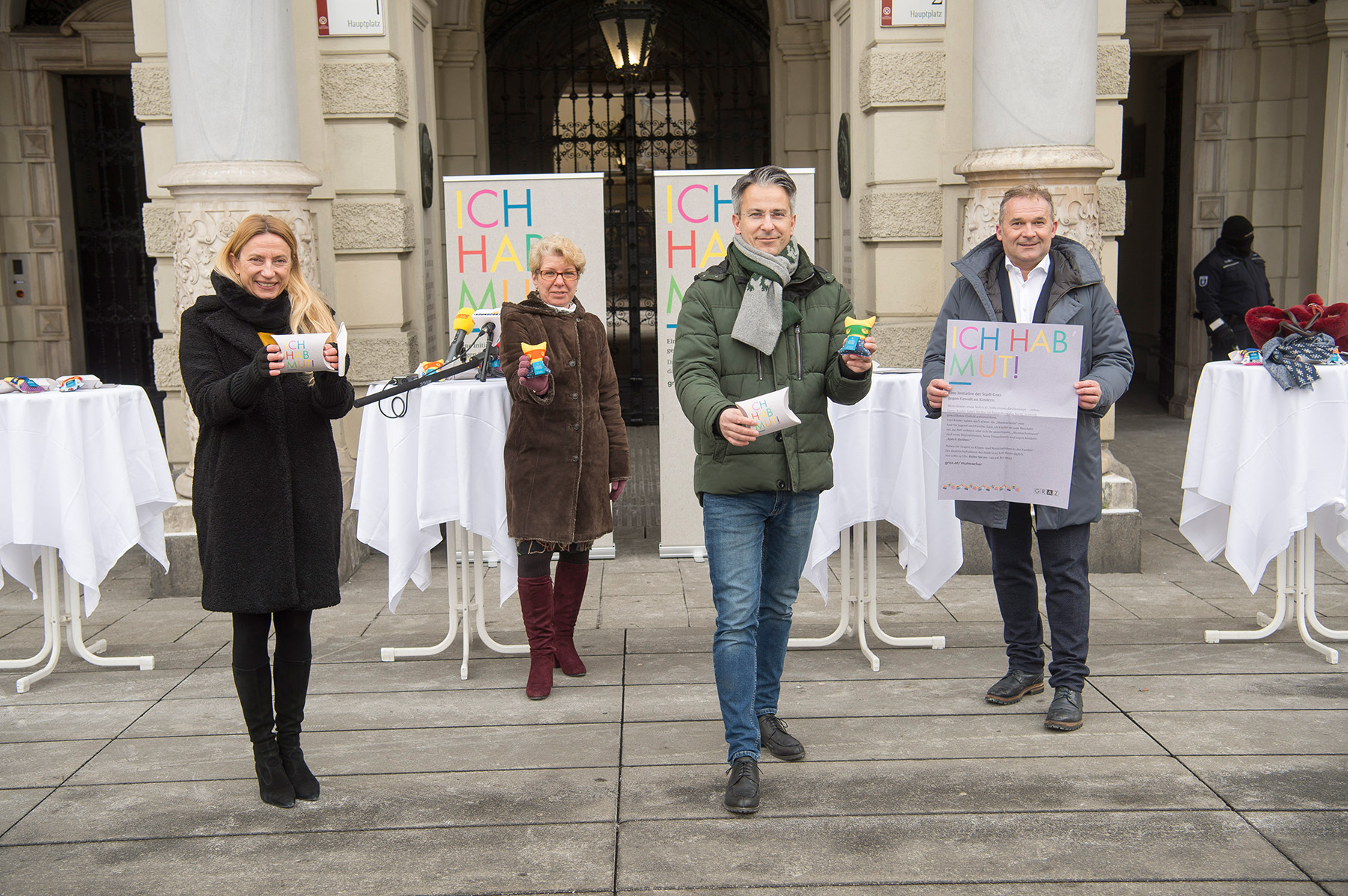 LR Juliane Bogner-Strauß, Abteilungsvorständin Ingrid Krammer, StR Kurt Hohensinner, Klinikvorstand Holger Till © Stadt Graz/Fischer LR Juliane Bogner-Strauß, Abteilungsvorständin Ingrid Krammer, StR Kurt Hohensinner, Klinikvorstand Holger Till © Stadt Graz/Fischer
