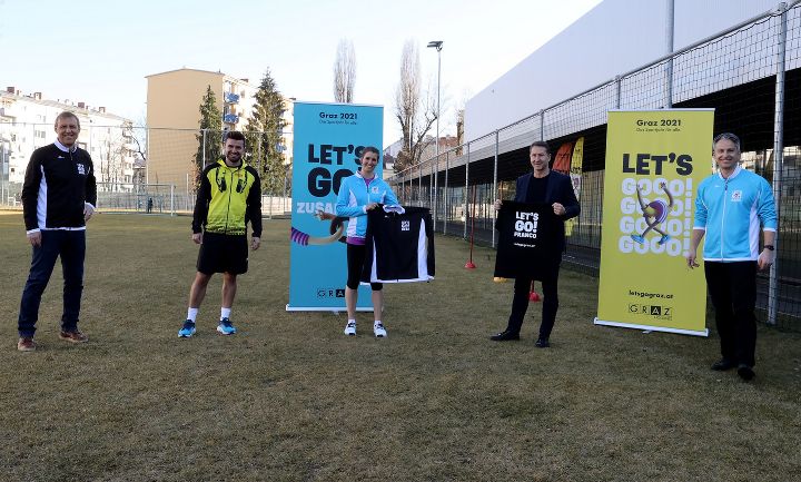 v.l. Sportjahr-Koordinator Markus Pichler, Antenne Steiermark-Moderator Thomas Seidl, Influencerin Klara Fuchs, Teamchef Franco Foda, Sportstadtrat Kurt Hohensinner
