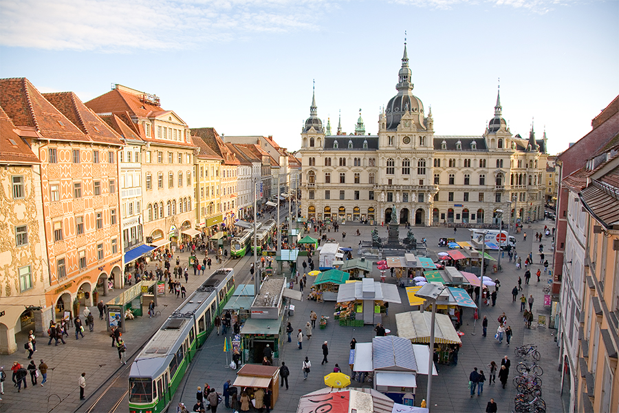 Das Leben auf dem Hautplatz von oben.