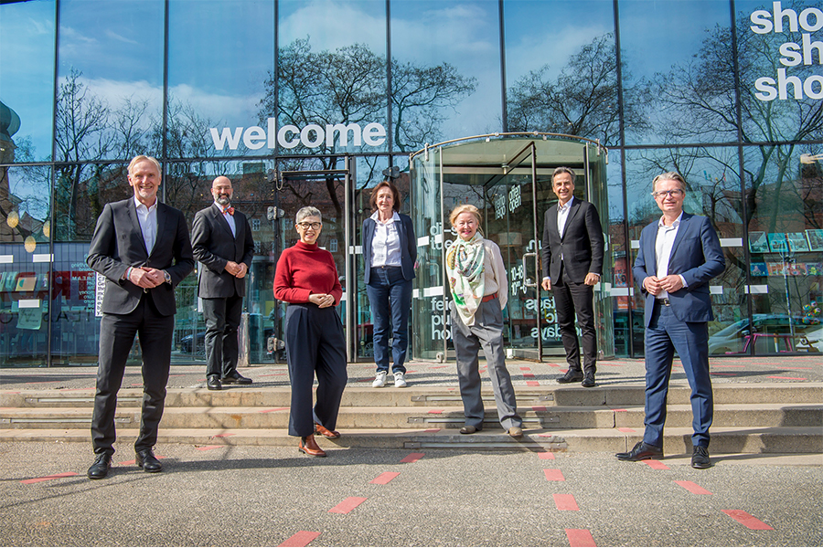 Kulturstadtrat Günter Riegler, Miša Strobl, Kunsthaus-Leiterin Barbara Steiner, Karin Strobl, Künstlerin Iris Andraschek, Bürgermeister Siegfried Nagl und Kulturlandesrat Christopher Drexler. (v.l.n.r)