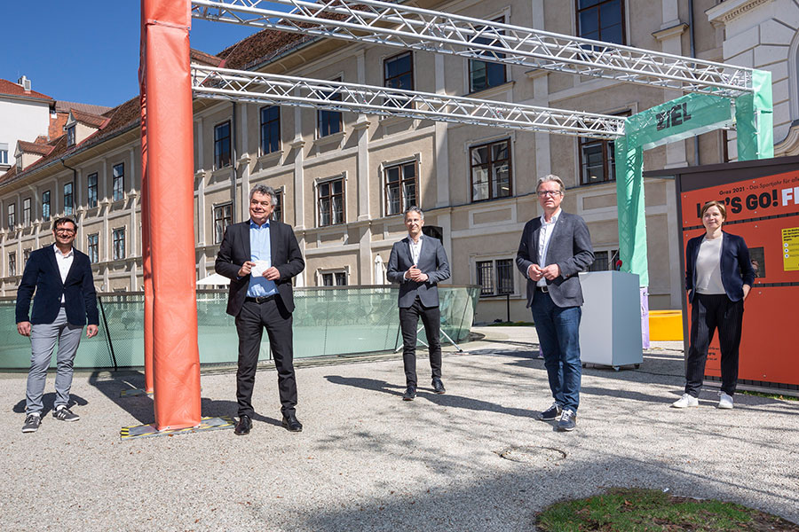 Jörg Ehtreiber (Geschäftsführer und Intendant FRida & freD – Das Grazer Kindermuseum), Vizekanzler Werner Kogler, Sportstadtrat Kurt Hohensinner, Landesrat Christopher Drexler und Stadträtin Judith Schwentner präsentierten die Ausstellung feierlich.