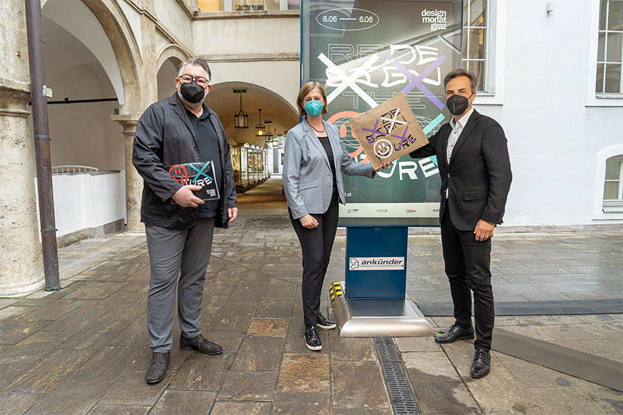 v.l.: Eberhard Schrempf, GF Creative Industries Styria, Wirtschaftslandesrätin Barbara Eibinger-Miedl und Bürgermeister Siegfried Nagl freuen sich auf den Designmonat 2021. © Stadt Graz/Fischer v.l.: Eberhard Schrempf, GF Creative Industries Styria, Wirtschaftslandesrätin Barbara Eibinger-Miedl und Bürgermeister Siegfried Nagl freuen sich auf den Designmonat 2021.