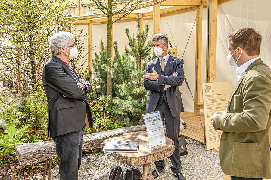 Experten vor Ort am Wort: Umweltamtsleiter Werner Prutsch. TU-Rektor Harald Kainz und Klimaschutzbeauftragter Thomas Drage (v.l.)