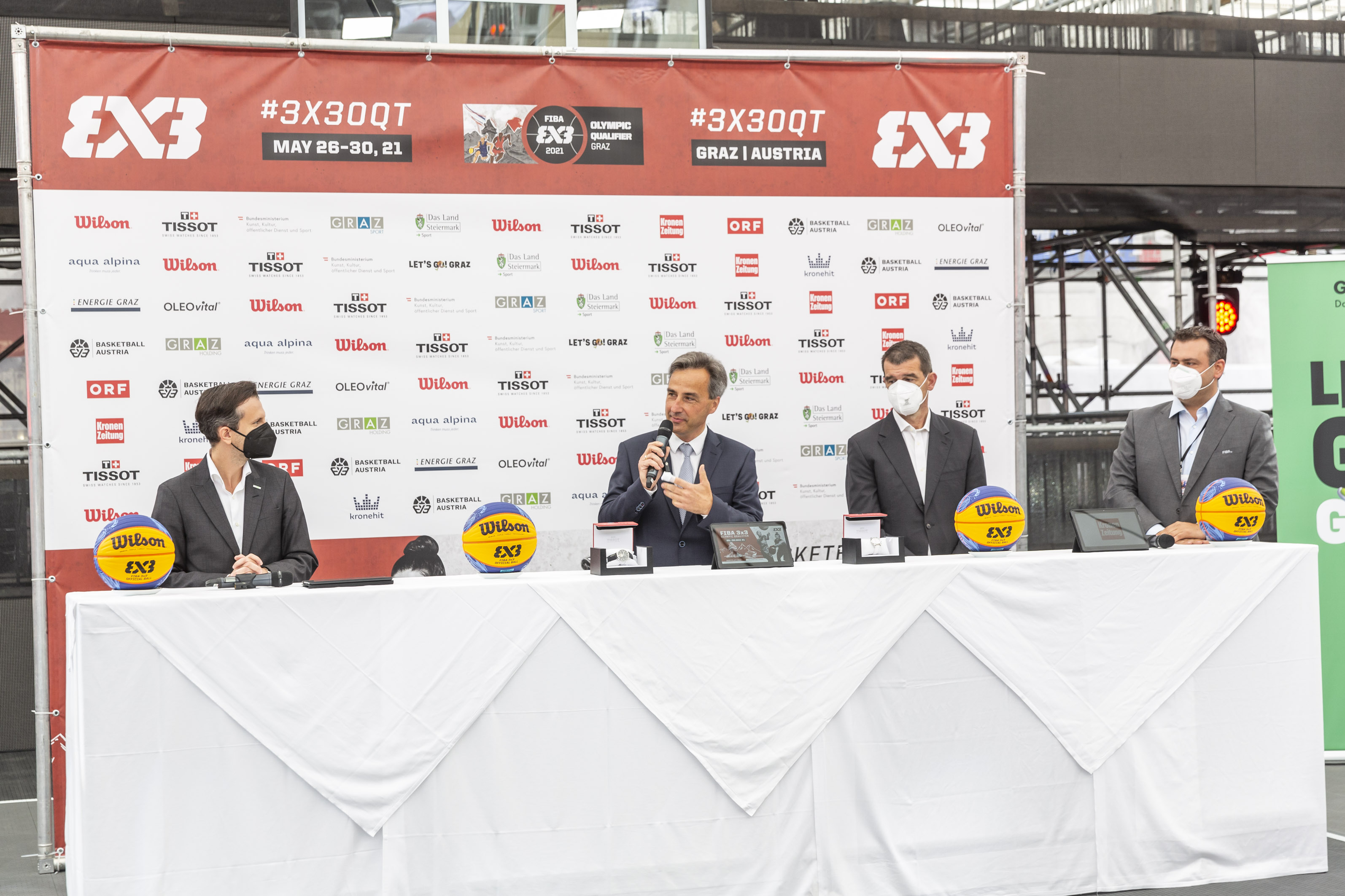 v.l.: Richard Peer (Leiter Holding Marketing), Bürgermeister Siegfried Nagl, Alexis Sanchez (FIBA Managing Director) und Stefan Laimer, Basketball Austria Generalsekretär © Stadt Graz/Fischer v.l.: Richard Peer (Leiter Holding Marketing), Bürgermeister Siegfried Nagl, Alexis Sanchez (FIBA Managing Director) und Stefan Laimer, Basketball Austria Generalsekretär