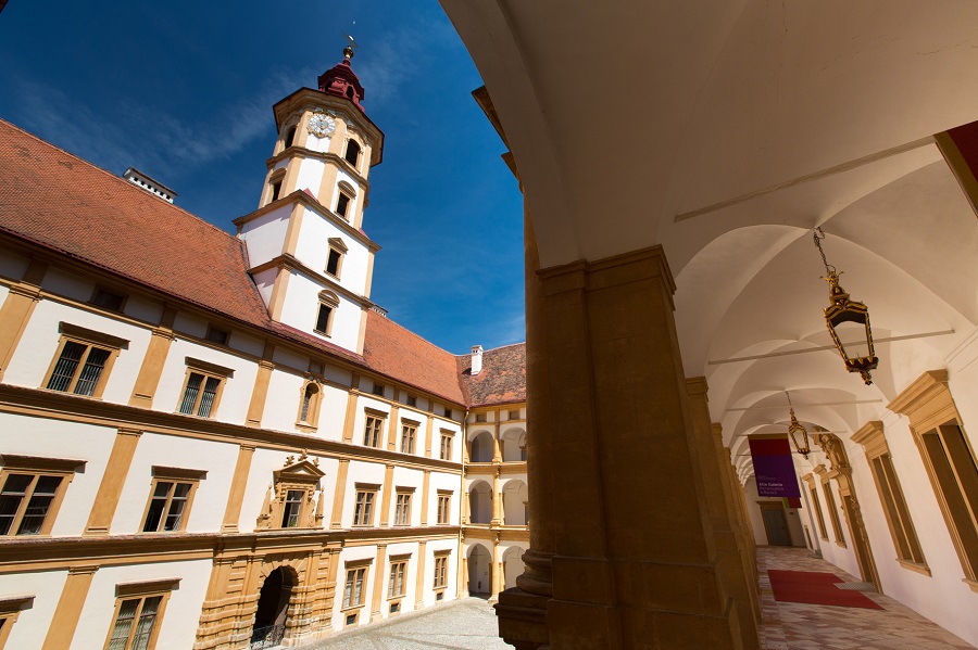 Schloss Eggenberg: Besuchen Sie das barocke Schloss mit historischem Park und seinen blühenden Gärten. © Graz Tourismus/Harry Schiffer Schloss Eggenberg: Besuchen Sie das barocke Schloss mit historischem Park und seinen blühenden Gärten.