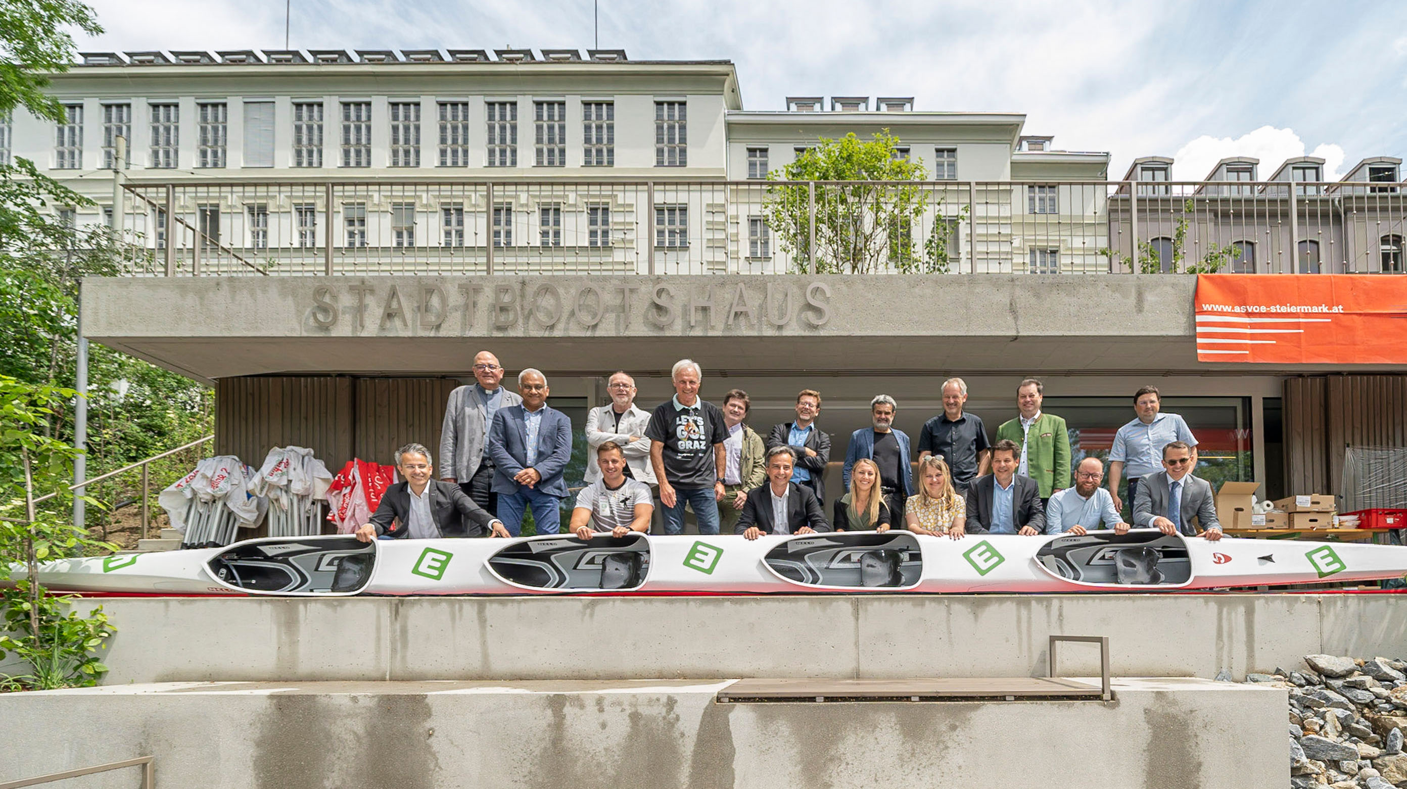 Freudige Gesichter bei der Eröffnung des Stadtbootshauses