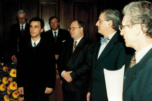 Siegfried Nagls Angelobung als Stadtrat am 26. März 1998 im Gemeinderatssaal des Grazer Rathauses.