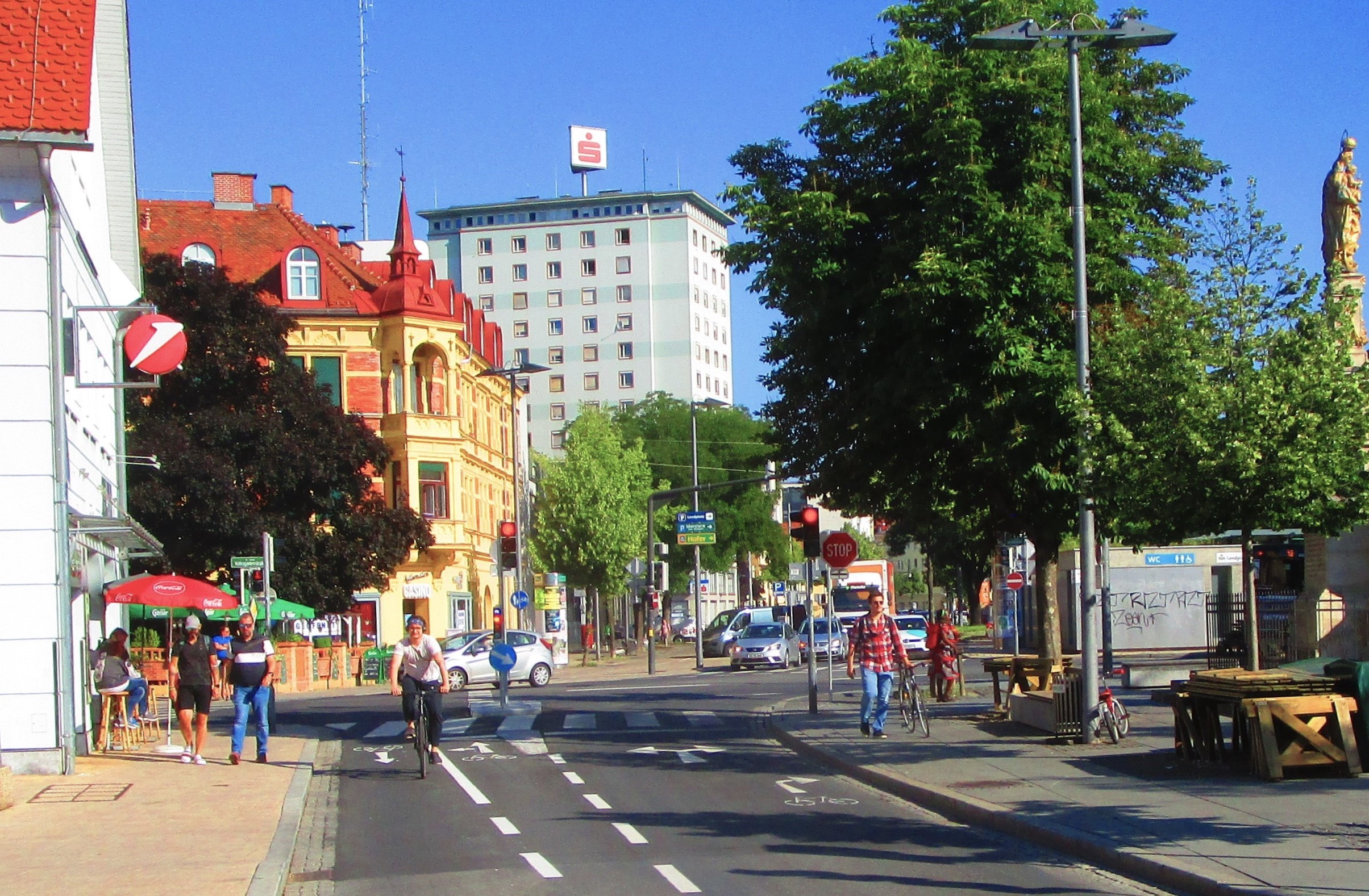Klare Radverkehrslösung am westlichen Lendplatz / Kreuzung Volksgartenstraßehilferstraße heute