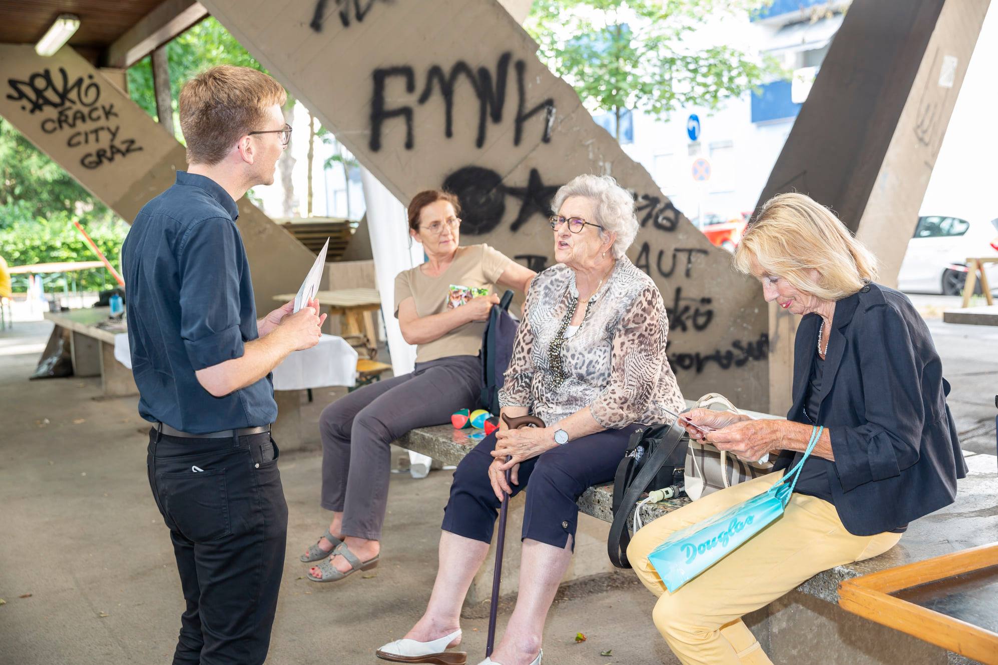 Zusammen mit dem Stadtteilarbeit EggenLend fand hieß es auch am Hofbauerplatz "Beim Reden kommen die Leut zsamm".