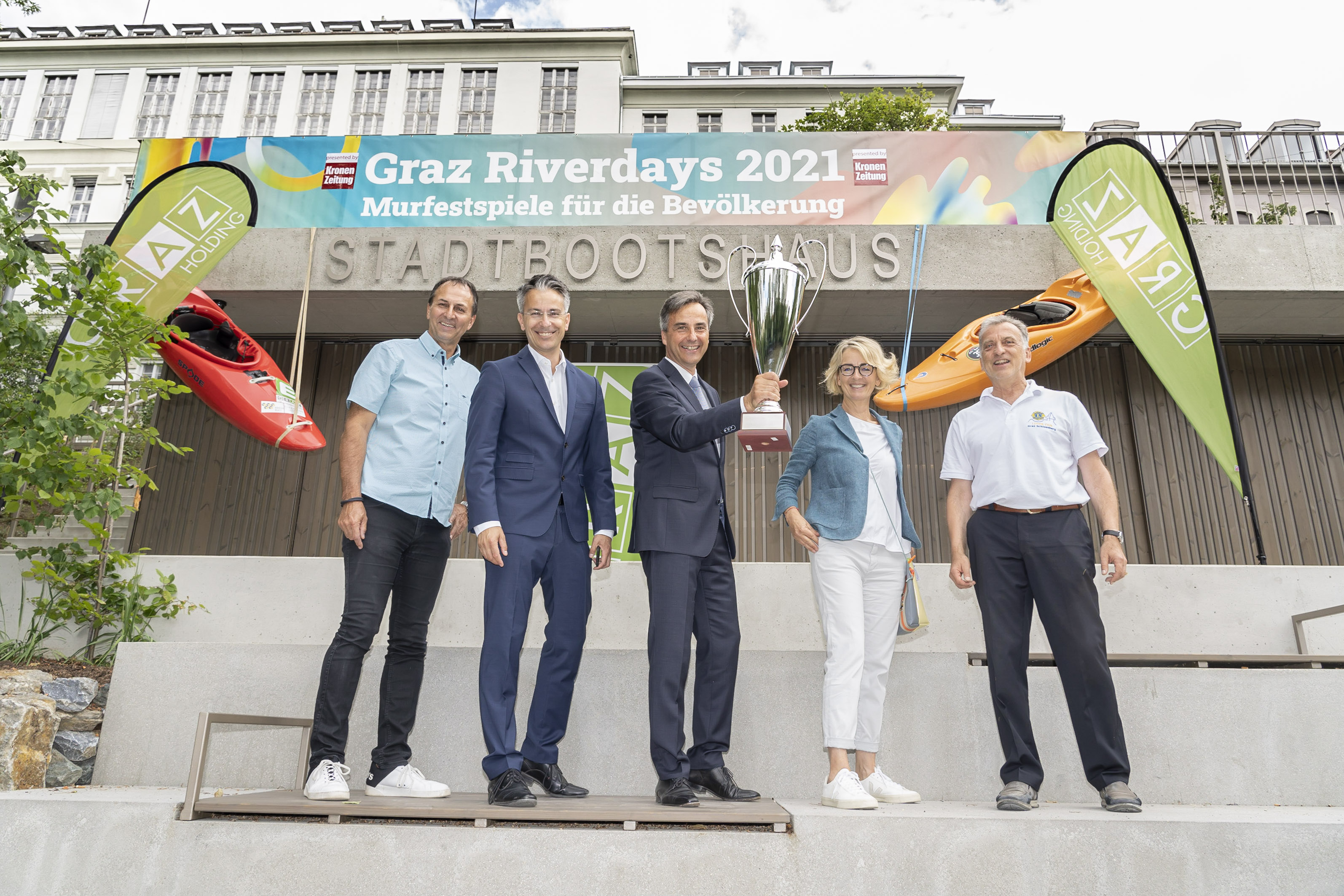 In einer Woche starten die Riverdays: Veranstalter Rudolf Tischhart, Sportstadtrat Kurt Hohensinner, Bürgermeister Siegfried Nagl, Landtagsabgeordnete Alexandra Pichler-Jessenko und Klaus Hasenhüttel vom Lions Club Schlossberg. (v.l) © Stadt Graz/Fischer In einer Woche starten die Riverdays: Veranstalter Rudolf Tischhart, Sportstadtrat Kurt Hohensinner, Bürgermeister Siegfried Nagl, Landtagsabgeordnete Alexandra Pichler-Jessenko und Klaus Hasenhüttel vom Lions Club Schlossberg. (v.l)