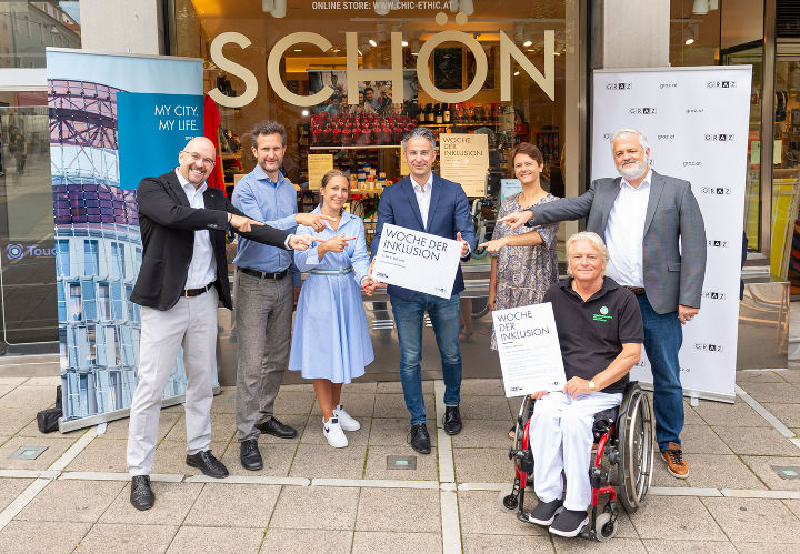 Max Mazelle (Leiter der Abteilung Kommunikation der Stadt Graz), Andreas Reiter (Inhaber von Chic Ethic am Tummelplatz), Selina Schenkel (Projekt-Initiatorin und Elternvertreterin, Sozialstadtrat Kurt Hohensinner, Natalie Moscher-Tuscher (Regionalstelle Graz der WKO Steiermark), Hans Lechner (Selbstbestimmt Leben), Wolfgang Palle (Behindertenbeauftragter der Stadt Graz)