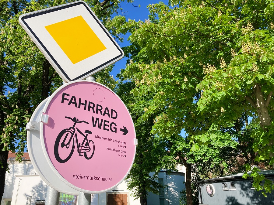 Graz hat ein großes Netz an Radwegen: so können Sie Graz schnell & günstig mit dem Rad erkunden. © Stadt Graz/Hinterleitner Graz hat ein großes Netz an Radwegen: so können Sie Graz schnell & günstig mit dem Rad erkunden.