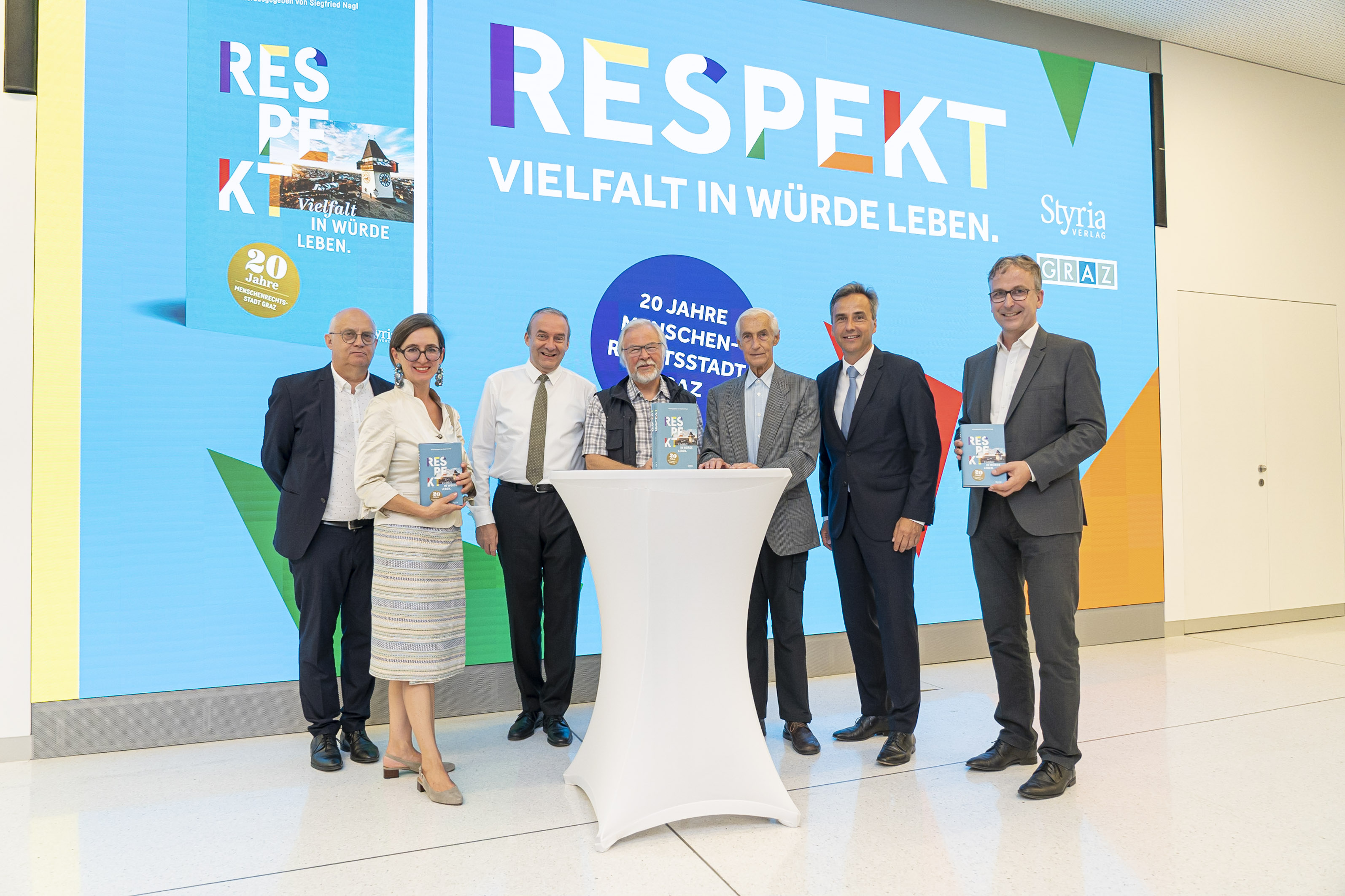 v.l.: Hans Putzer, Barbara Stelzl-Marx, Günther Ebenschweiger, Wolfgang Benedek, Alfred Stingl und Matthias Opis © Stadt Graz/Fischer v.l.: Hans Putzer, Barbara Stelzl-Marx, Günther Ebenschweiger, Wolfgang Benedek, Alfred Stingl und Matthias Opis