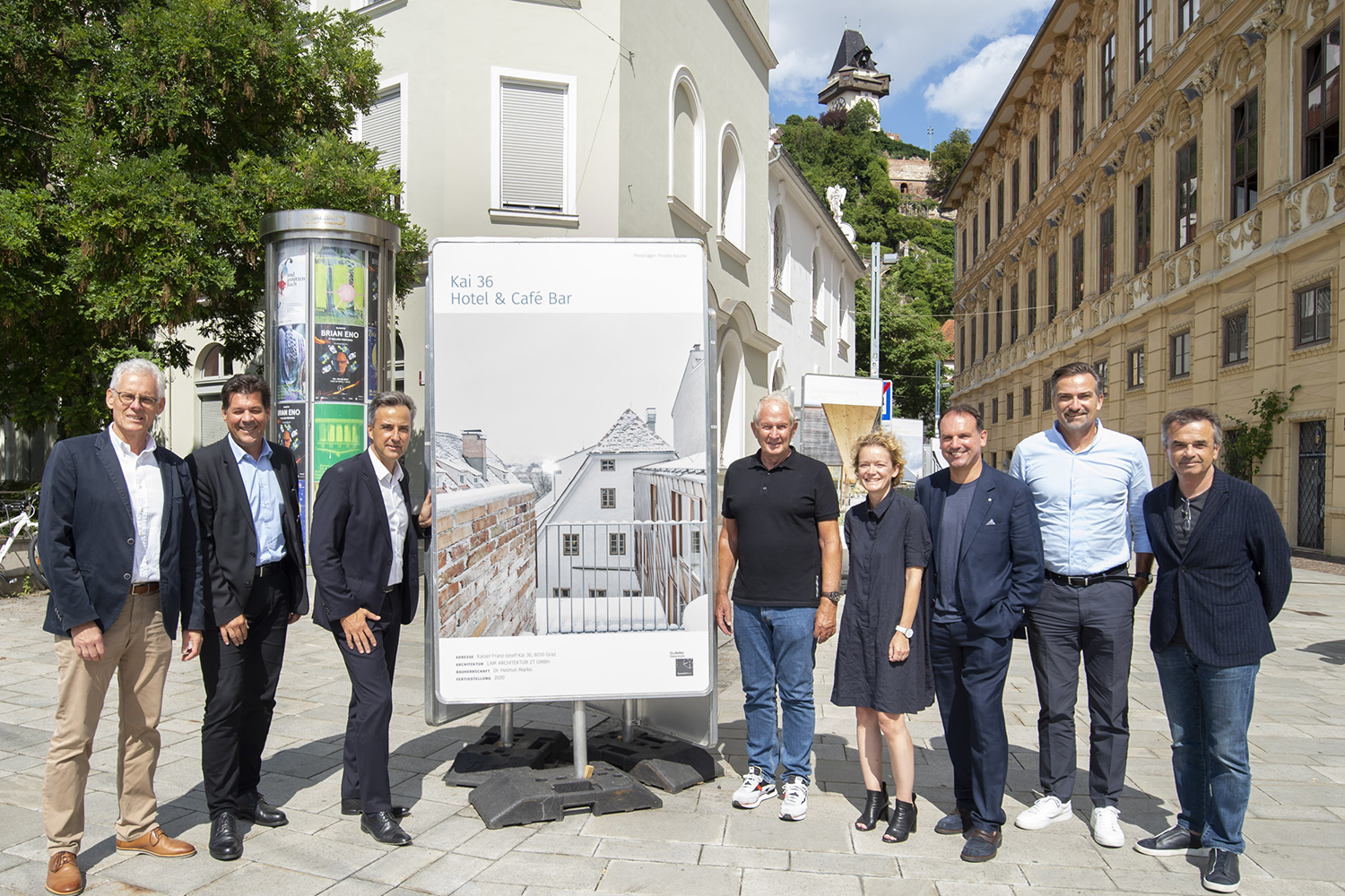 GerambRose-Ausstellung rückt Baukultur im Herzen der Stadt gekonnt ins Bild. Bürgermeister Siegfried Nagl (3. v. l.), Christian Brugger, Bertram Werle, Helmut Marko, Barbara Meisterhofer, Gustav Spener, Andreas Tropper und Hans Gangoly (v.l.)