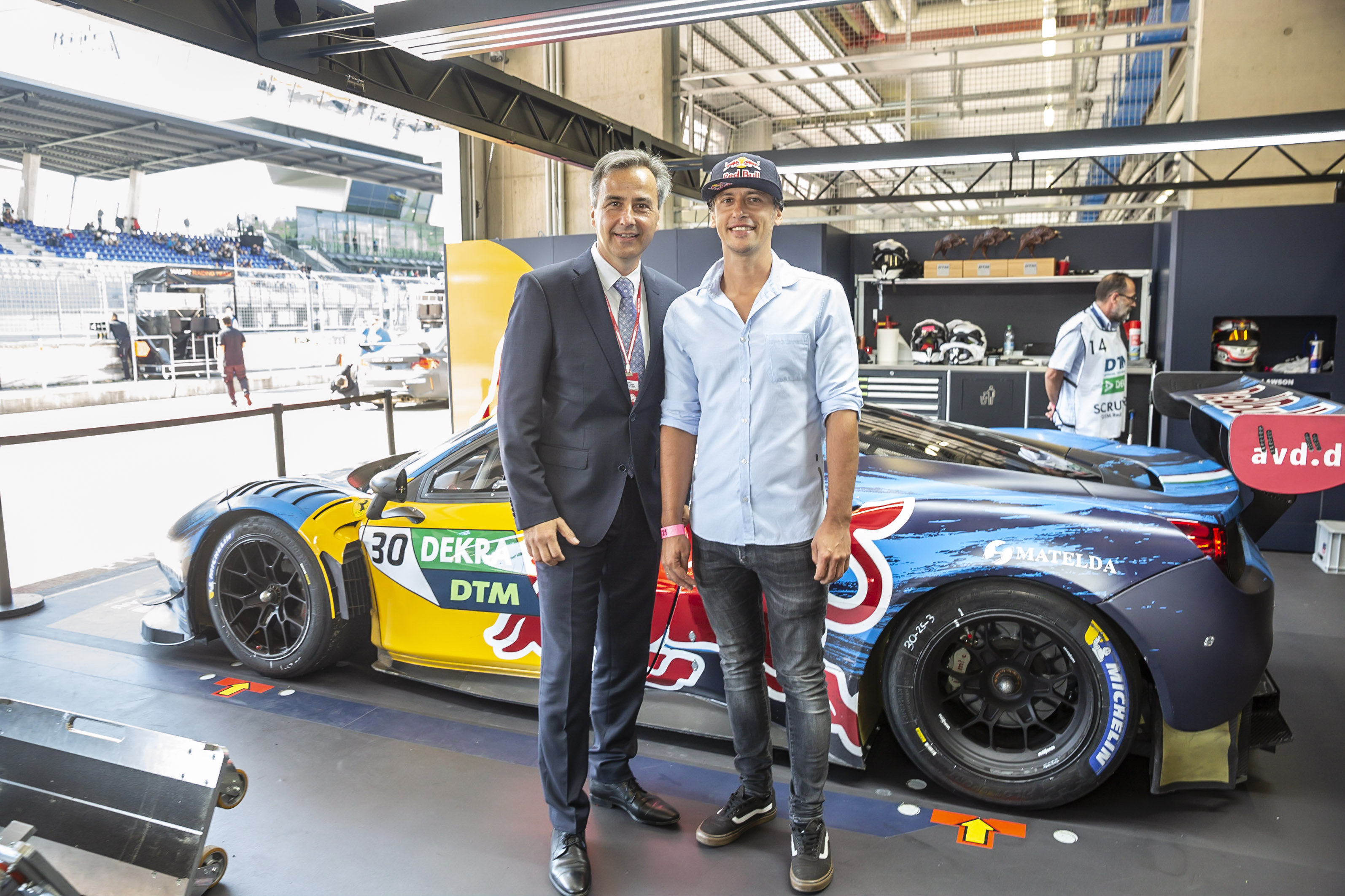 Bürgermeister Nagl mit dem ehemaligen F1-Fahrer Patrick Friesacher