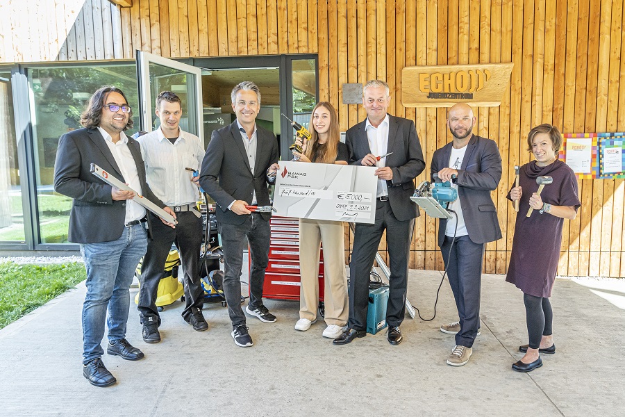 Scheckübergabe vor Ort im JUZ Echo am 9. September: v.l.n.r. Ali Özbas (GF Jukus), Günter Bruchmann (Jugendzentrum Echo), Stadtrat Kurt Hohensinner, Anelia Karajic (Ferialpraktikantin im Büro des Stadtrats), Peter Rauscher (BAWAG), Markus Schabler (Jugendamt), Kirsten Reiterer © Stadt Graz/Foto Fischer Scheckübergabe vor Ort im JUZ Echo am 9. September: v.l.n.r. Ali Özbas (GF Jukus), Günter Bruchmann (Jugendzentrum Echo), Stadtrat Kurt Hohensinner, Anelia Karajic (Ferialpraktikantin im Büro des Stadtrats), Peter Rauscher (BAWAG), Markus Schabler (Jugendamt), Kirsten Reiterer