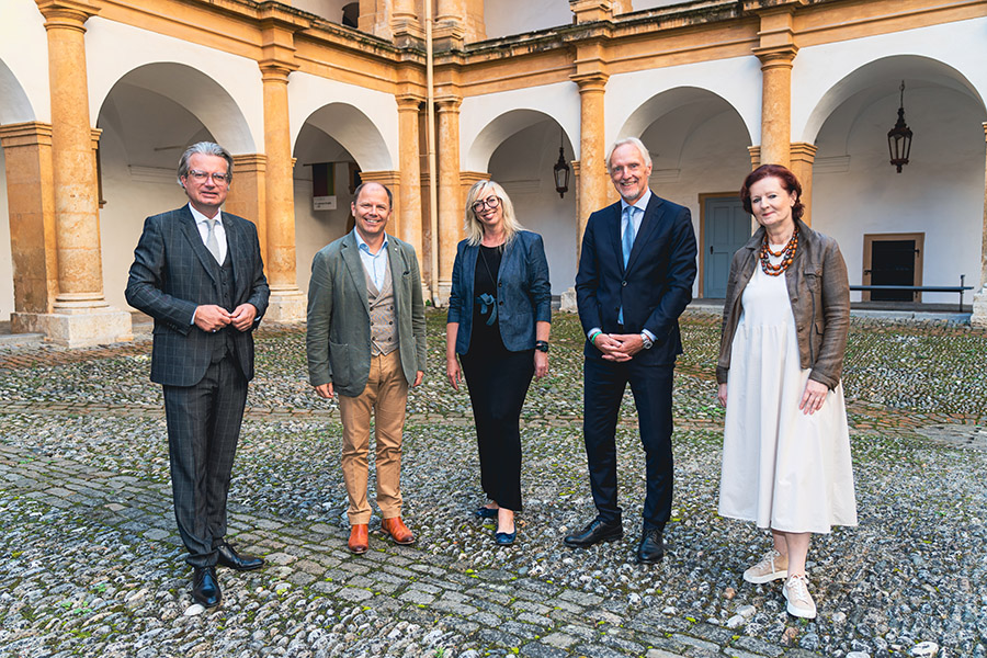 v.l. Christopher Drexler, Bernhard Rinner, Birgit Lill-Schnabl, Günter Riegler, Barbara Kaiser