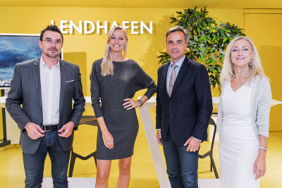 Miriam Höller wurde von Bürgermeister Siegfried Nagl und der Leiterin der Abt. für Wirtschafts- und Tourismusentwicklung Andrea Keimel sowie vom Moderator Reinhard Hochegger begrüßt. © Crunchtime Miriam Höller wurde von Bürgermeister Siegfried Nagl und der Leiterin der Abt. für Wirtschafts- und Tourismusentwicklung Andrea Keimel sowie vom Moderator Reinhard Hochegger begrüßt.