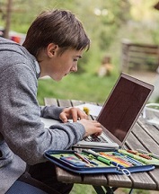 Symbolbild: am Computer © Stadt Graz/Sabine Hoffmann Symbolbild: am Computer