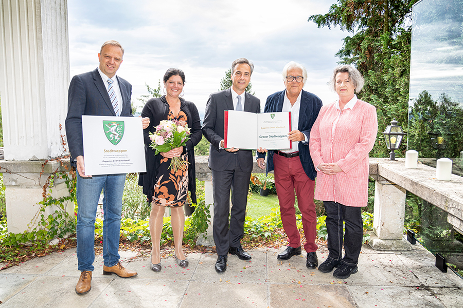 Stadtwappenverleihung mit Aussicht: Bezirksvorsteher von Mariatrost Erwin Wurzinger, Gattin Suher Guggemos, Bürgermeister Siegfried Nagl, Horst Guggemos und Mitarbeiterin Beatrix Korell.