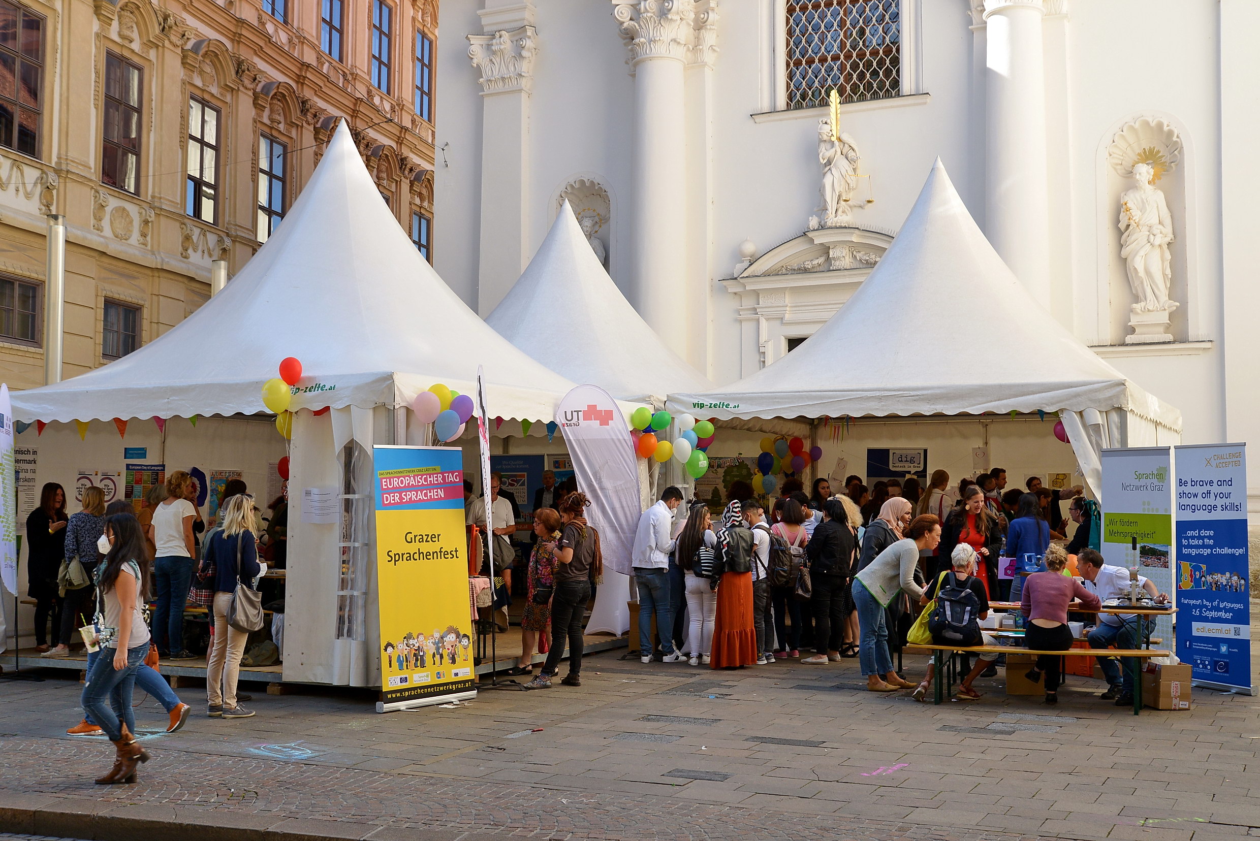 Zahlreiche BesucherInnen nahmen an den Aktionen in den Infozelten teil