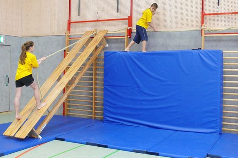 Kinder beim Erlebnisturnen © Foto: Fitness Sharks Kinder beim Erlebnisturnen