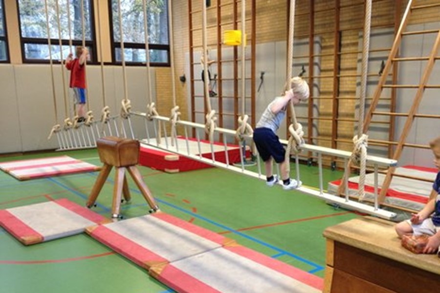 Kind beim Turnen © Foto: Fitness Sharks Kind beim Turnen