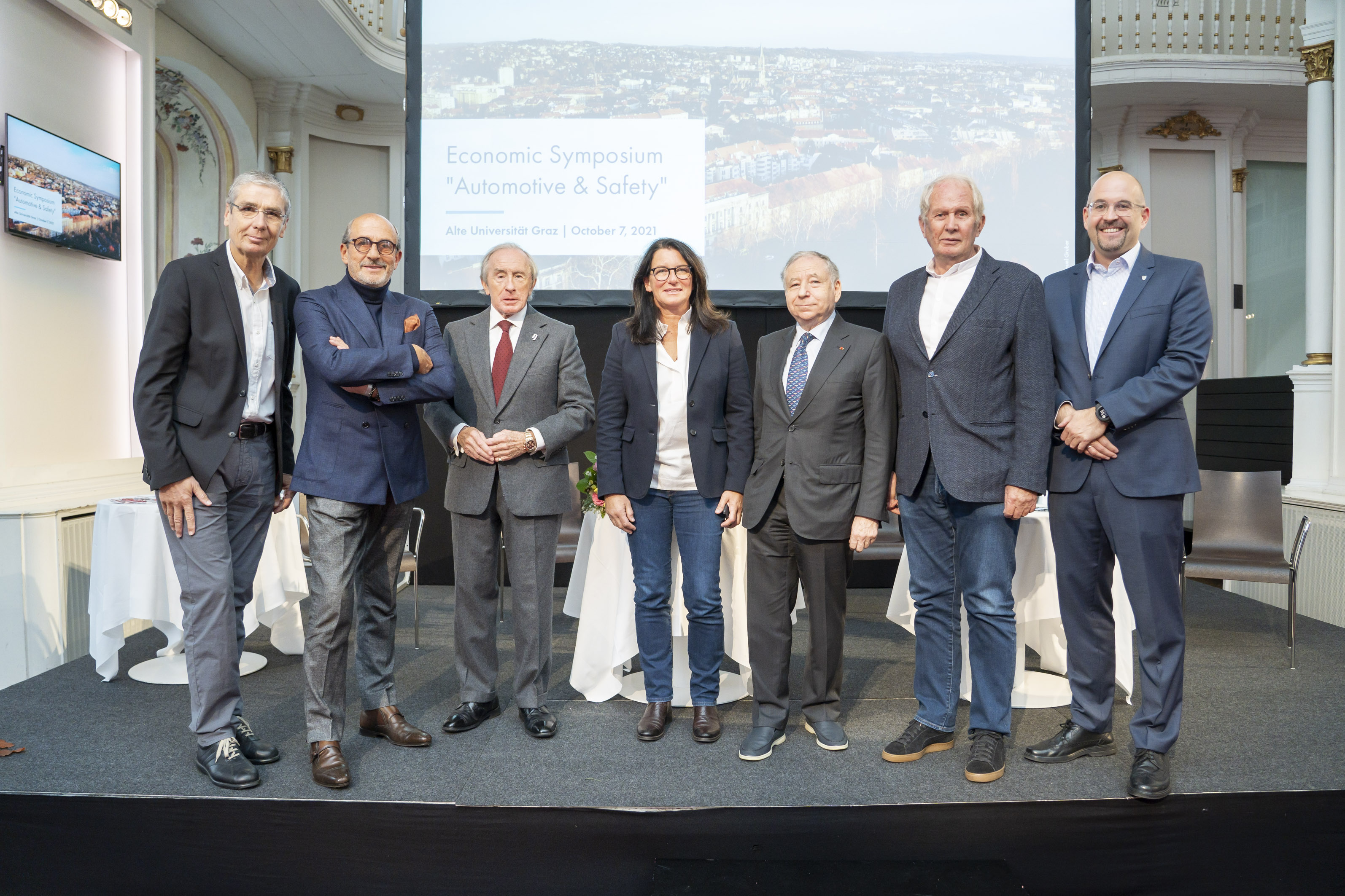 Symposium zum Auftakt: Moderator Walter Zipser, Richard Mille, Sir Jackie Stewart, Ellen Lohr, Jean Todt, Helmut Marko und Maximilian Mazelle (v.l.).