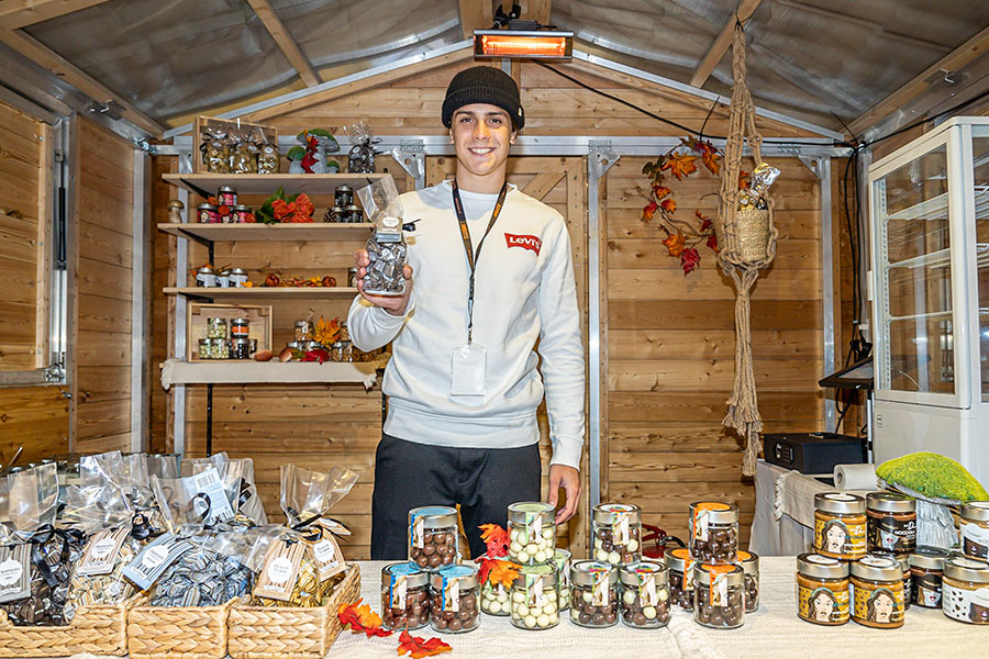 Ob frische Trüffel, Käse, Salami oder Wein - der Trüffelmarkt bietet zahlreiche Köstlichkeiten © Stadt Graz/Fischer Ob frische Trüffel, Käse, Salami oder Wein - der Trüffelmarkt bietet zahlreiche Köstlichkeiten