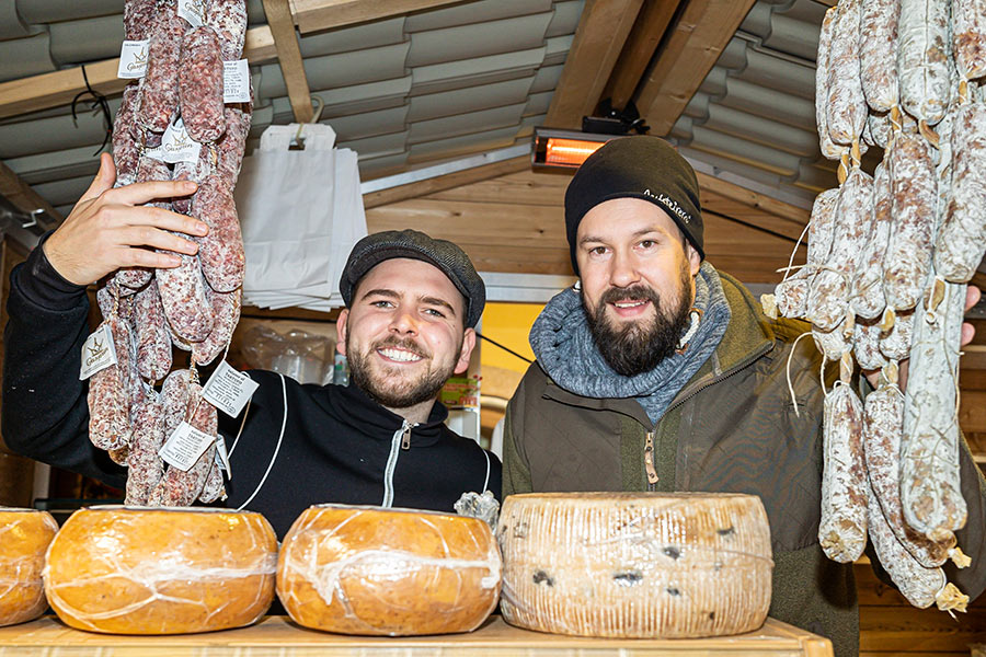 Ob frische Trüffel, Käse, Salami oder Wein - der Trüffelmarkt bietet zahlreiche Köstlichkeiten © Stadt Graz/Fischer Ob frische Trüffel, Käse, Salami oder Wein - der Trüffelmarkt bietet zahlreiche Köstlichkeiten