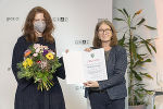 Michaela Gosch (l.) nahm den Preis für den Verein Frauenhäuser Steiermark entgegen © Stadt Graz/Fischer Michaela Gosch (l.) nahm den Preis für den Verein Frauenhäuser Steiermark entgegen