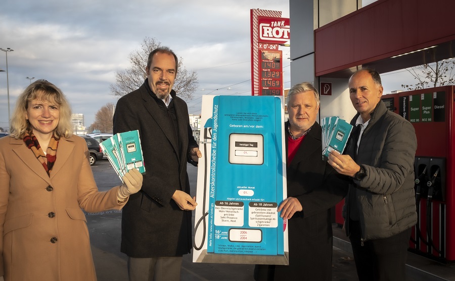 v.l.n.r.: Sabine Neubauer (Stadt Graz), Jürgen Roth, Harald Pfleger (Tankstellen-Obmann WKO Stmk.), Mario Wünsch (Land Steiermark)