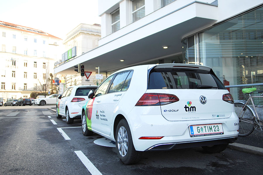 Carsharing: An mehreren Standorten in Graz kannst du mit TIM einsteigen und losfahren. © achtzigzehn/Jane Hinterleitner Carsharing: An mehreren Standorten in Graz kannst du mit TIM einsteigen und losfahren.
