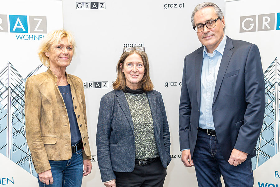 Bürgermeisterin Elke Kahr (Mitte), Eveline Würger und Gerhard Uhlmann präsentierten die Neuerungen. © Stadt Graz/Fischer Bürgermeisterin Elke Kahr (Mitte), Eveline Würger und Gerhard Uhlmann präsentierten die Neuerungen.